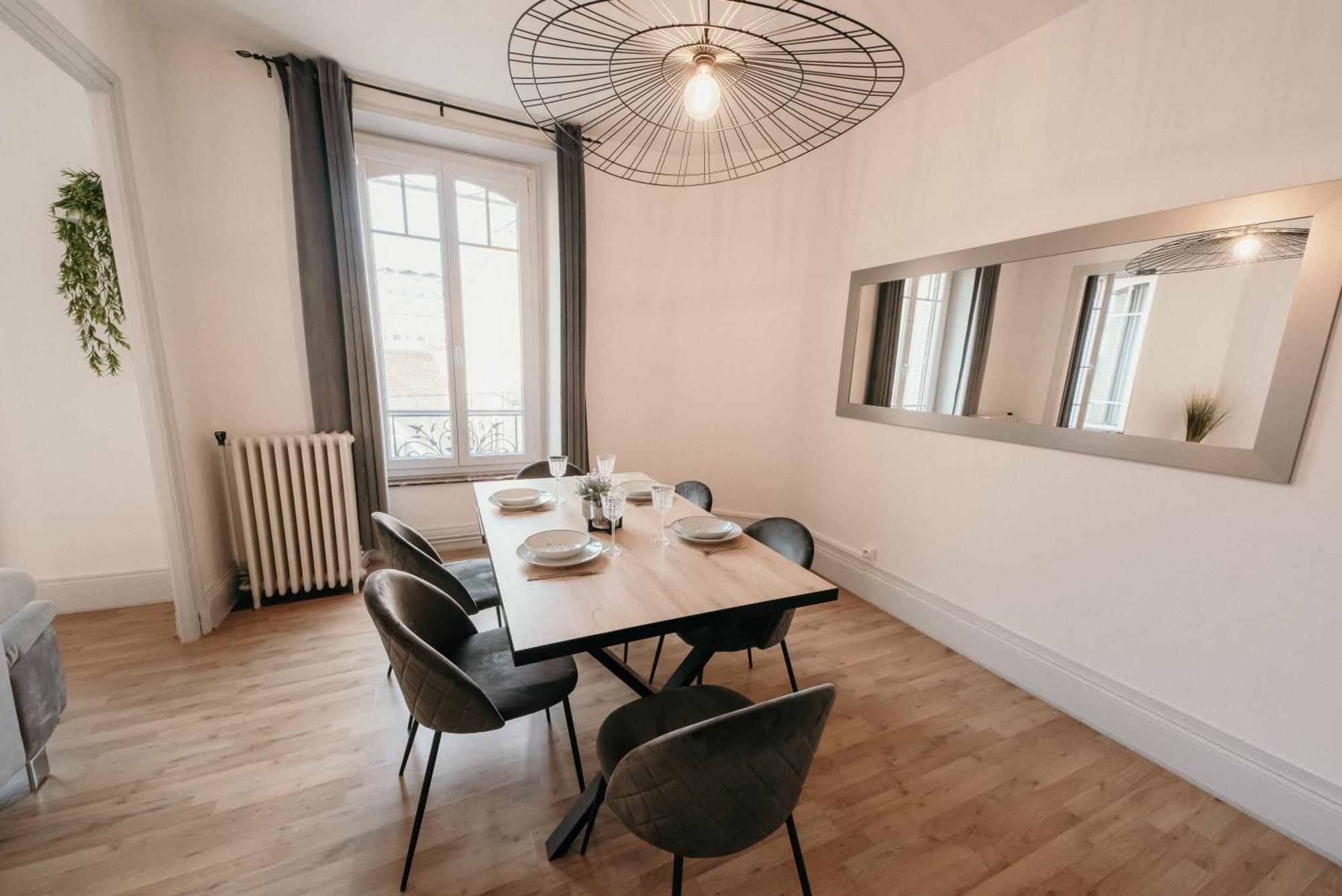Appartement D'Alexandre Hyper Centre-Ville Charleville-Mezieres Luaran gambar